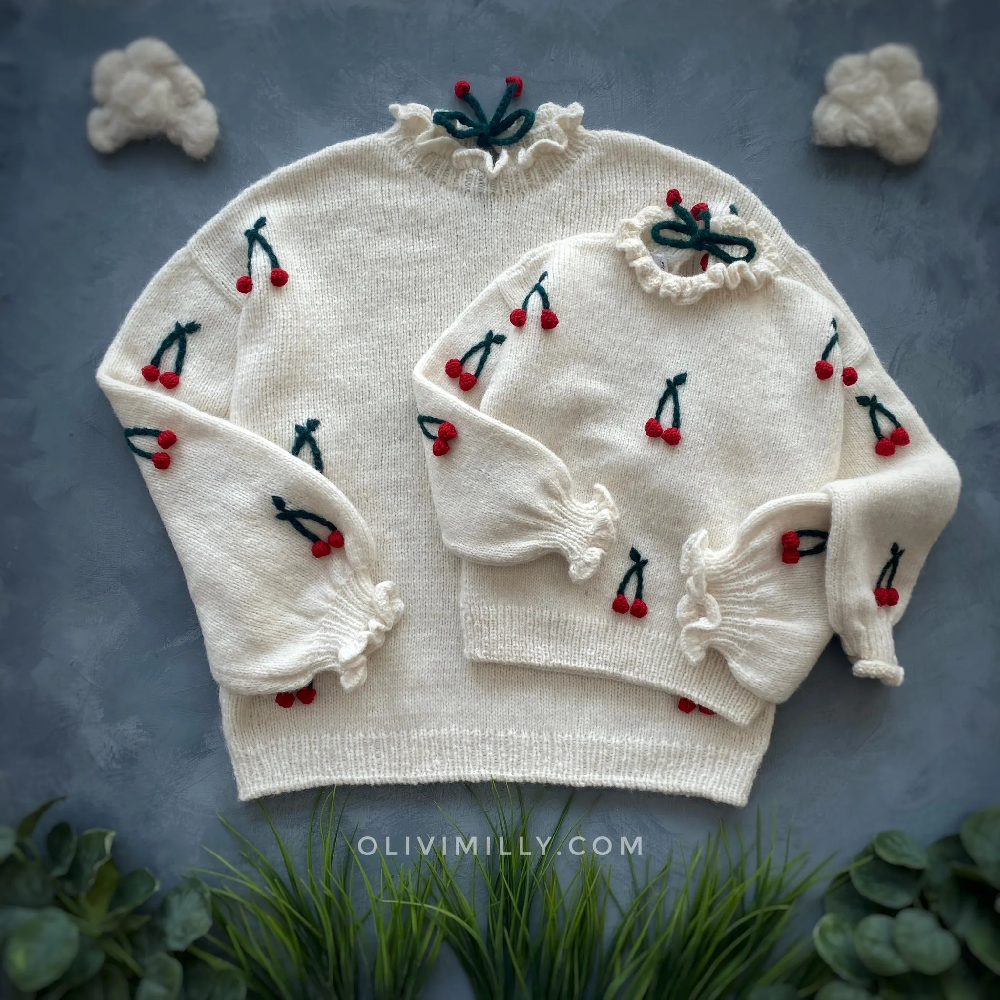 Adult Cherries pullover | off white