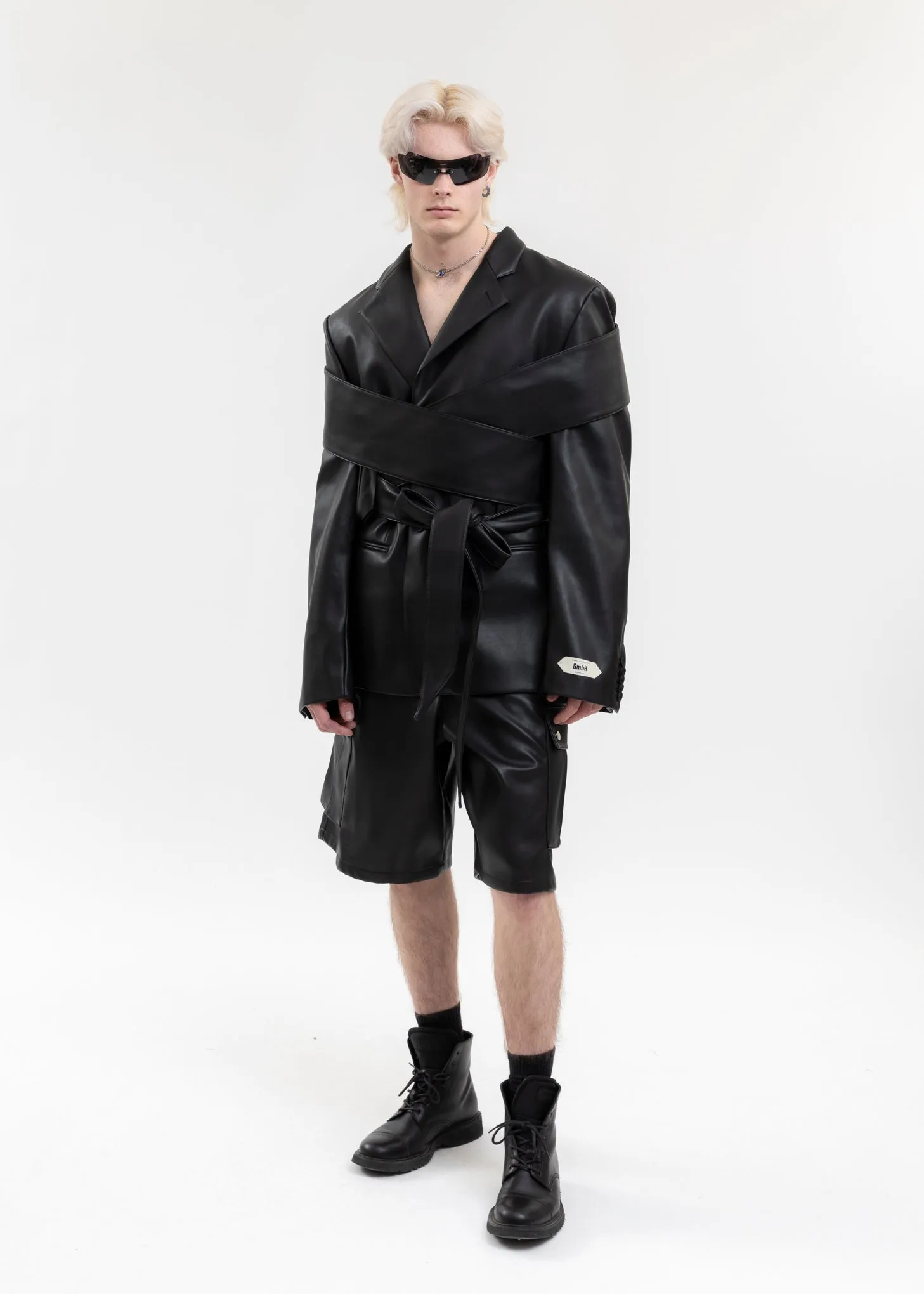 BLACK SOFT TAILORING WITH STOLE