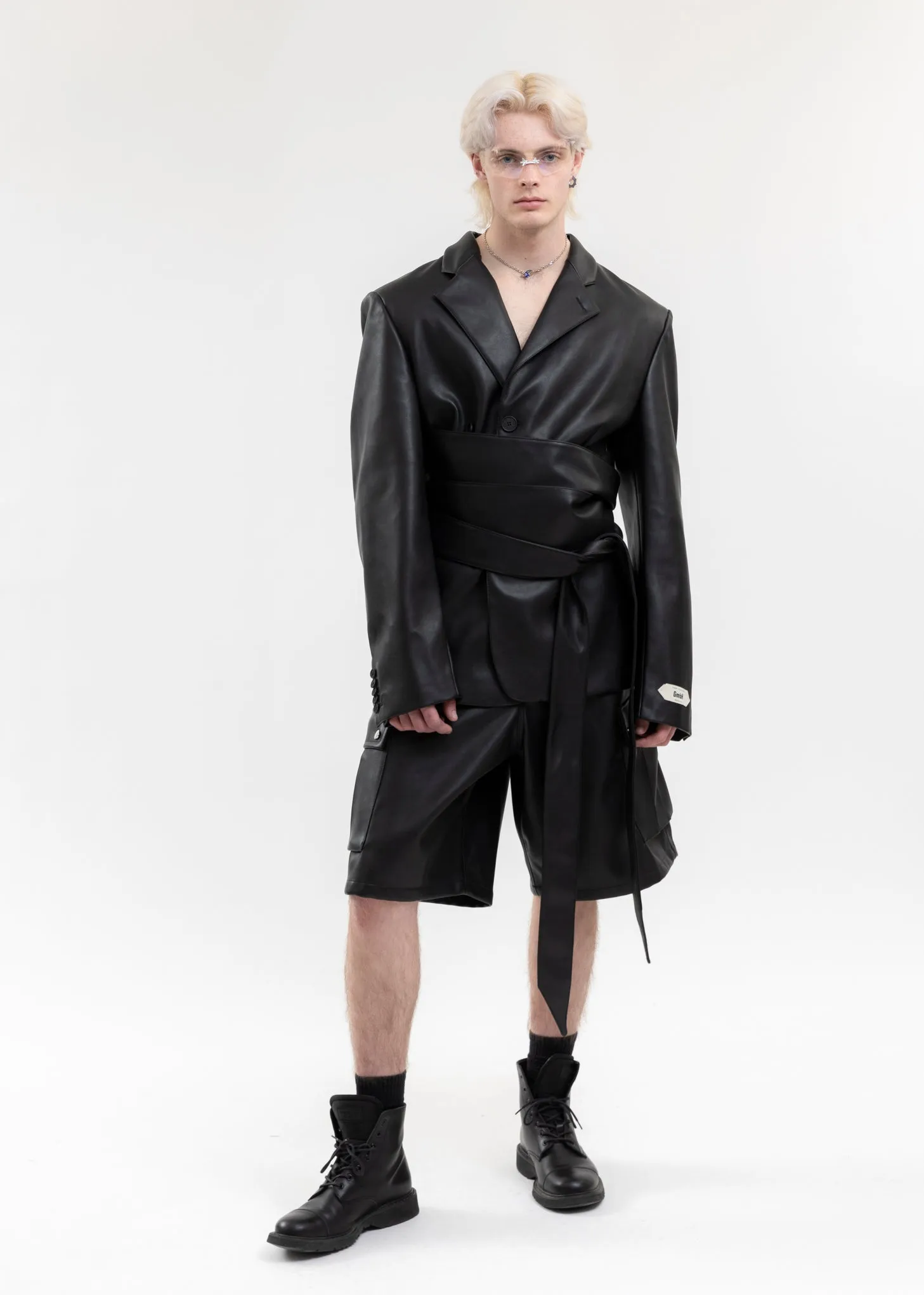 BLACK SOFT TAILORING WITH STOLE