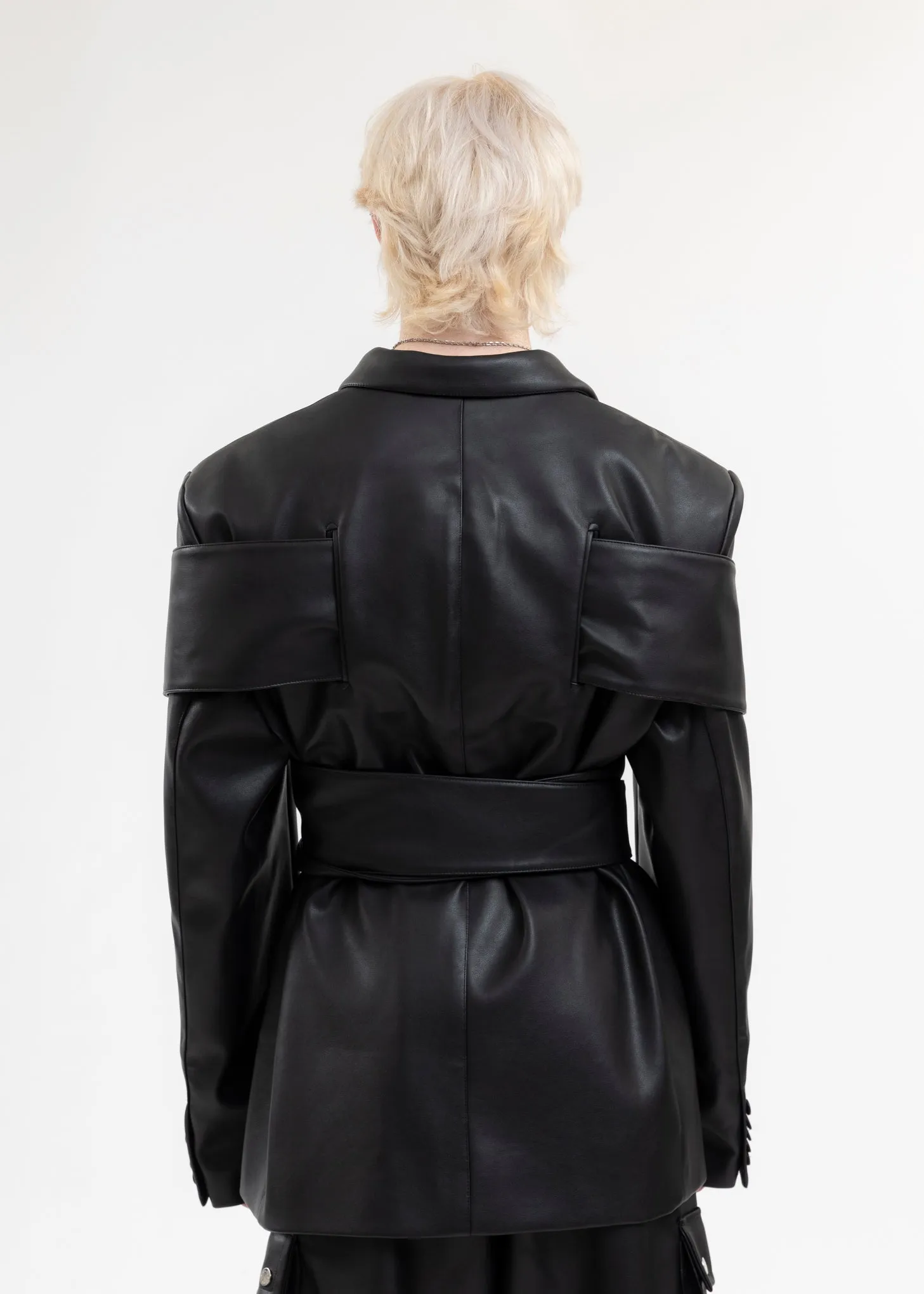 BLACK SOFT TAILORING WITH STOLE