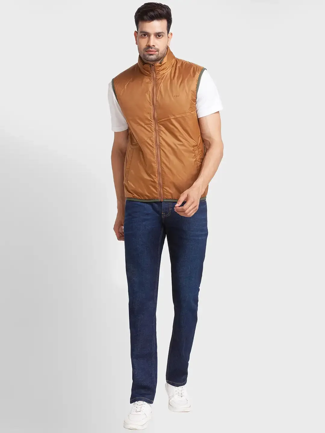 Men Green Tailored Fit Solid Polyester Sleeveless Jackets